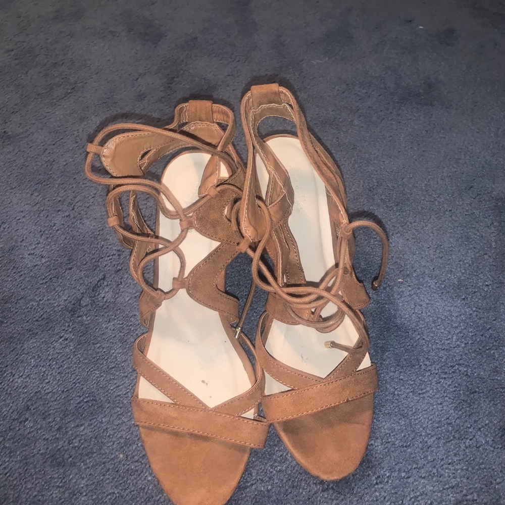 Heels - Picture 3 of 4